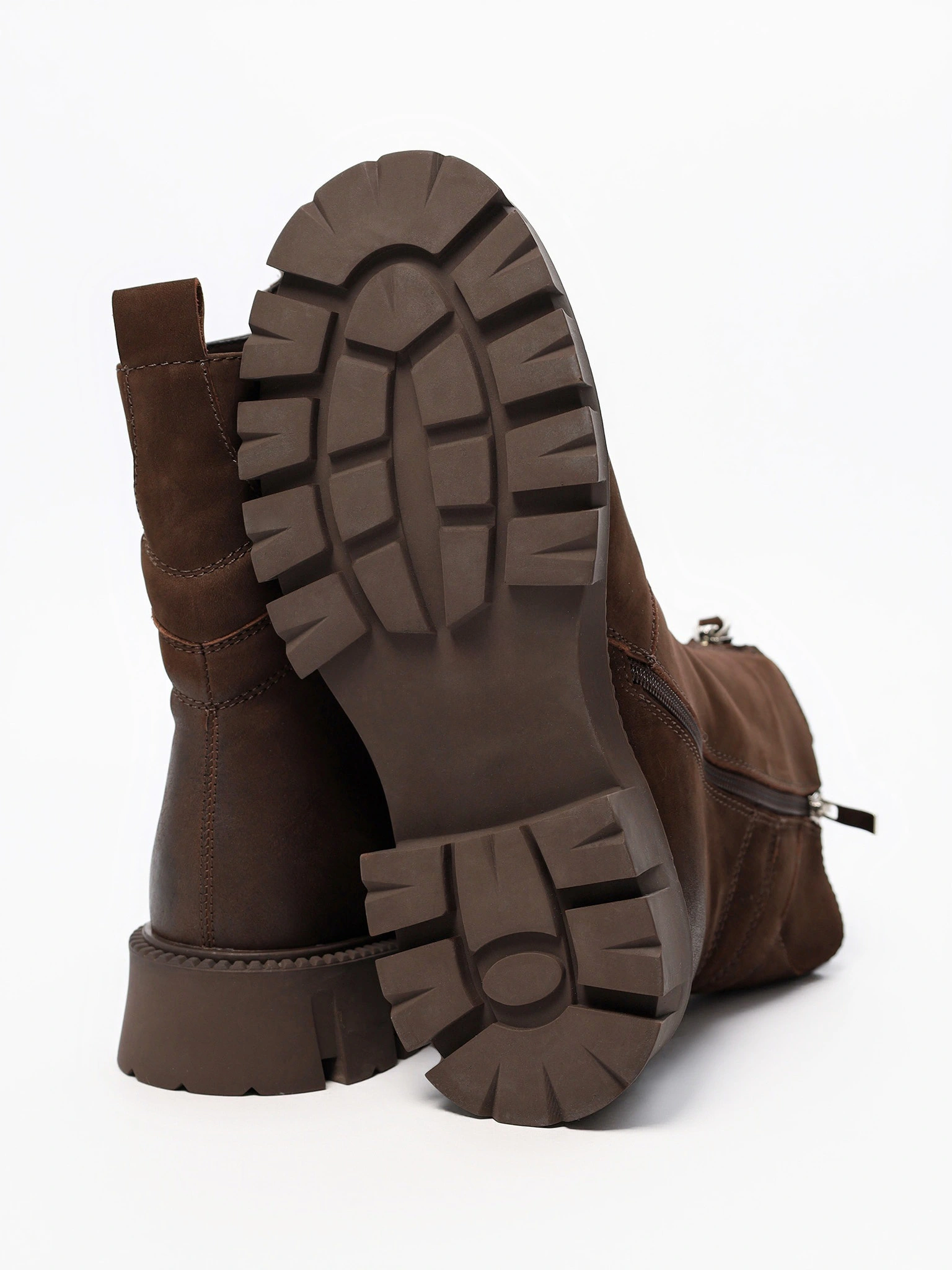 Ботинки коричневого цвета с декоративной молнией спереди